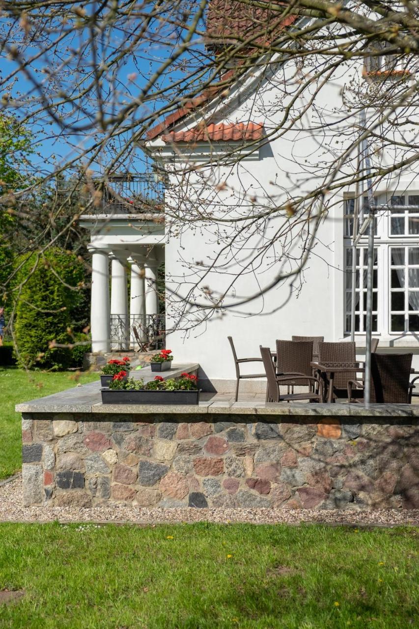 Dwór w Bychowie Gniewino Exterior foto
